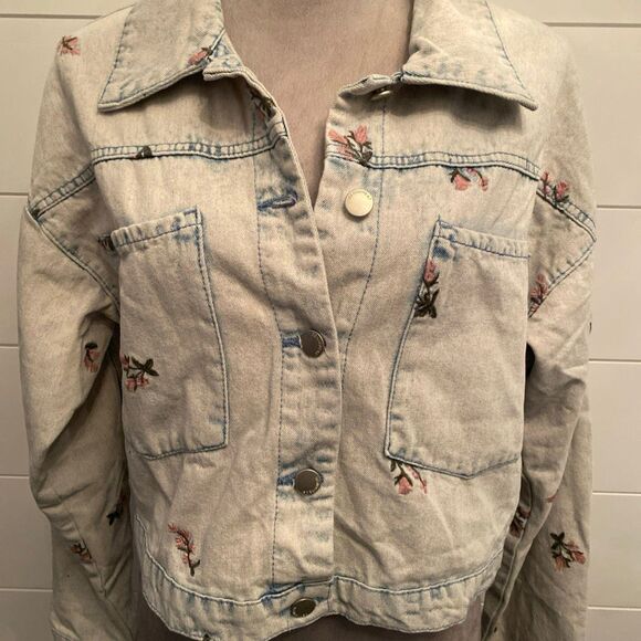 Sincerly Jules Gray and Pink Jean Jacket with pink embroidered flowers. Size M - Picture 2 of 10